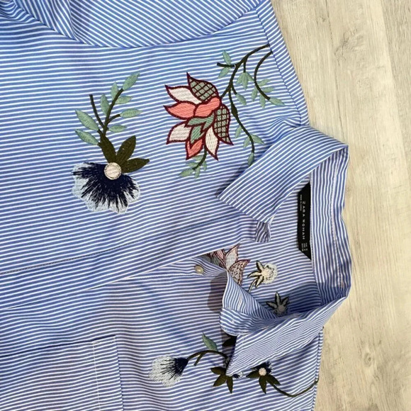 Zara Embroidered Floral Striped Blue and White Women's Button Dress Shirt Size M - Picture 14 of 16